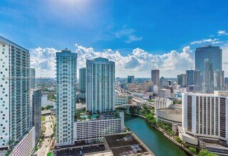 41 SE 5th St, Unit 2310 in Miami, FL - Building Photo - Building Photo