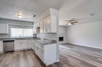 1617 Brent St in Grand Prairie, TX - Building Photo - Building Photo