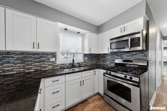 7249 W Belmont Ave in Chicago, IL - Foto de edificio - Building Photo