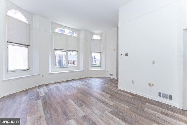 2032 Walnut St in Philadelphia, PA - Foto de edificio - Building Photo