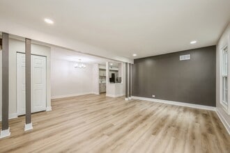 563 Shorely Dr in Barrington, IL - Building Photo - Building Photo