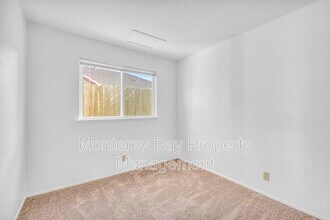 143 Seal Ct in Marina, CA - Building Photo - Building Photo