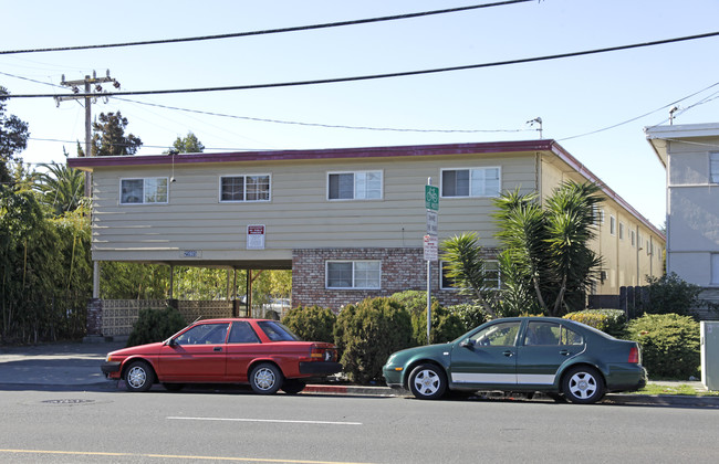 Kauai Apartments in Hayward, CA - Building Photo - Building Photo