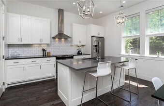 306 NW H St in Bentonville, AR - Building Photo - Building Photo