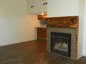 3521 E Laurel St in Joplin, MO - Foto de edificio - Building Photo