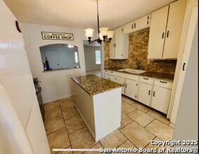 431 Sussex Ave in San Antonio, TX - Building Photo - Building Photo