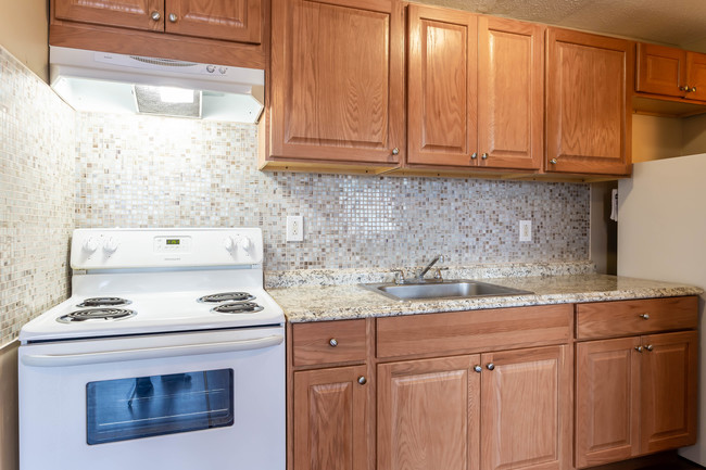 Garden Hill Apartments in Hartford, CT - Building Photo - Interior Photo