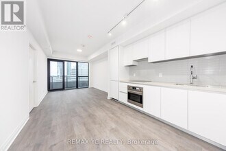 4015 The Exchange in Mississauga, ON - Building Photo - Building Photo