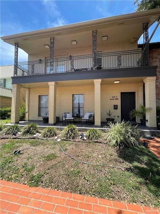 28 S 5th St in McAllen, TX - Building Photo