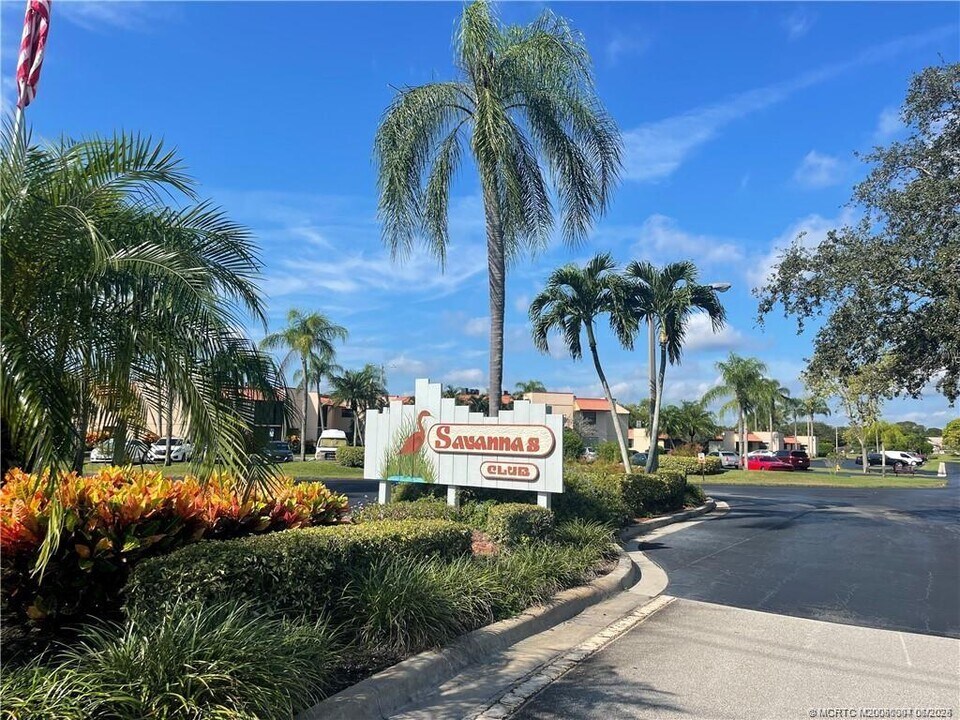 1985 NE Collins Cir in Jensen Beach, FL - Building Photo