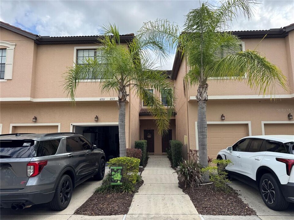 4309 Via Piedra Cir in Sarasota, FL - Building Photo