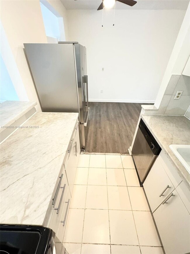 1611 Euclid Ave in Miami Beach, FL - Building Photo - Building Photo