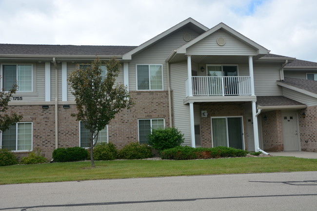 Meadow Creek Townhomes in Appleton, WI - Building Photo - Building Photo