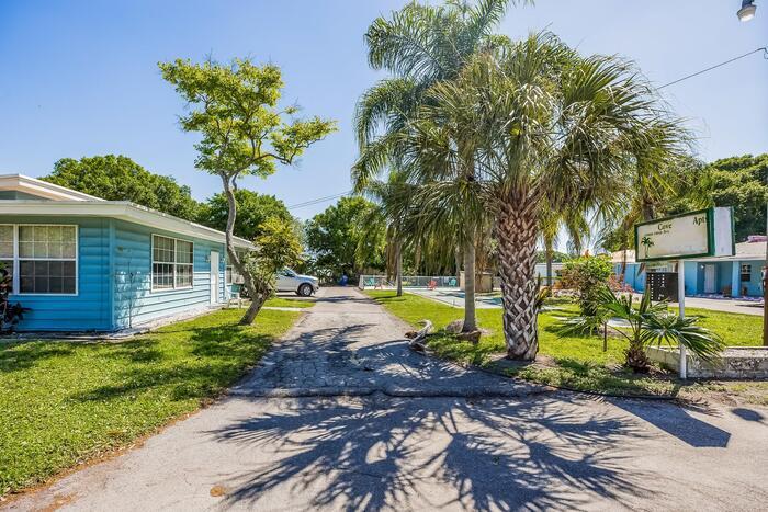10464 106th Ave N-Unit -3 in Largo, FL - Foto de edificio