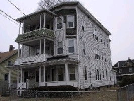 22 Leslie St in Chicopee, MA - Foto de edificio