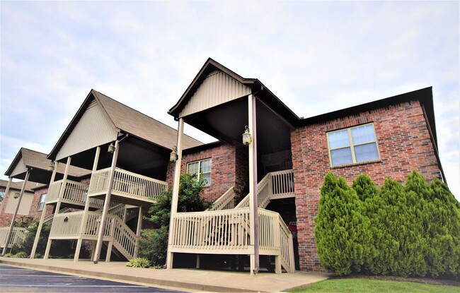 property at 1002 N Goetz Blvd