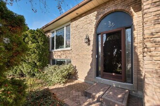 36 Shieldmark Crescent in Markham, ON - Building Photo - Building Photo