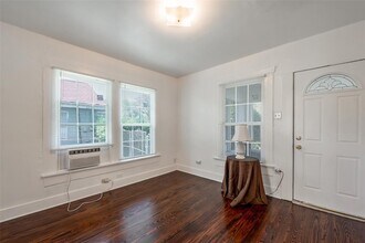 4612 Rawley St in Houston, TX - Foto de edificio - Building Photo