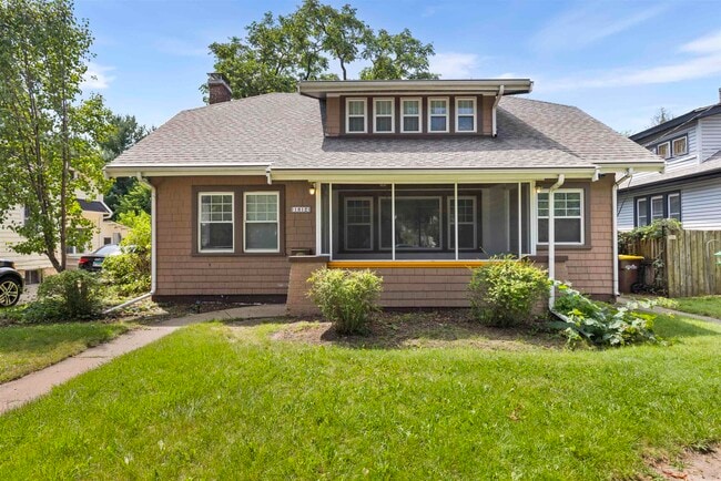 property at 1812 Huffman Blvd