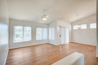 11069 Clear Meadows Dr in Las Vegas, NV - Building Photo - Building Photo