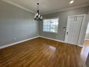 15957 SW 141st St in Miami, FL - Foto de edificio - Building Photo