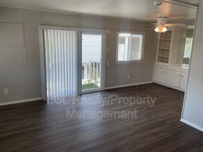650 San Jose Dr in Hemet, CA - Building Photo - Building Photo