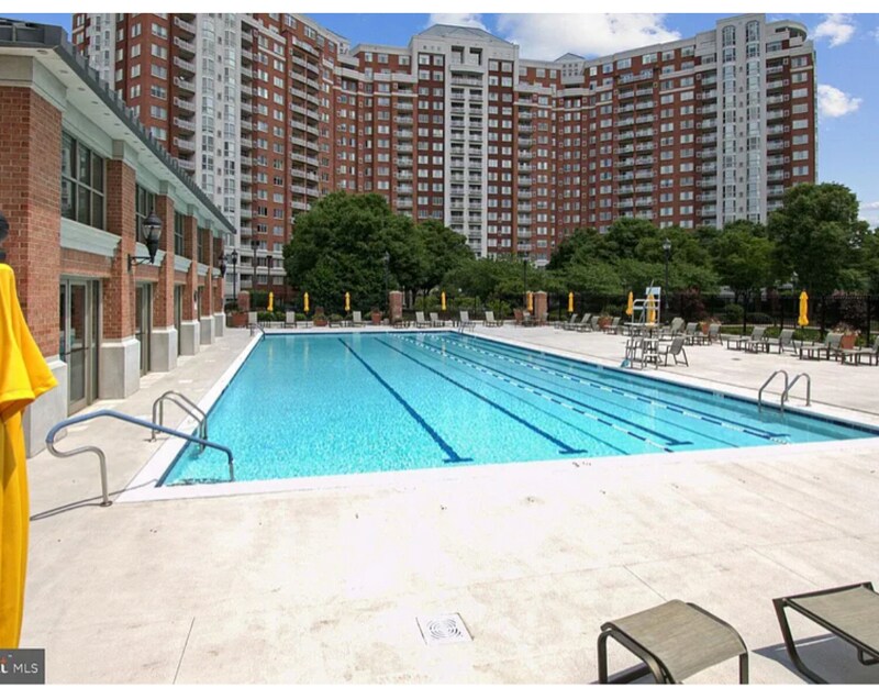 5809 Nicholson Ln in Rockville, MD - Building Photo