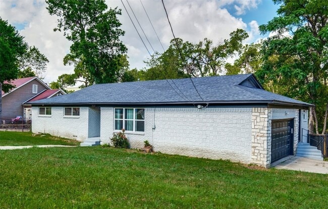 2031 Brookhaven Dr in Dallas, TX - Building Photo - Building Photo