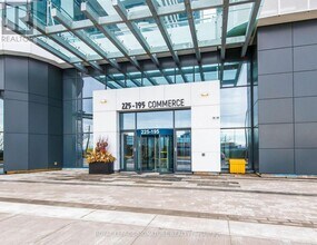 225 Commerce St in Vaughan, ON - Building Photo - Building Photo