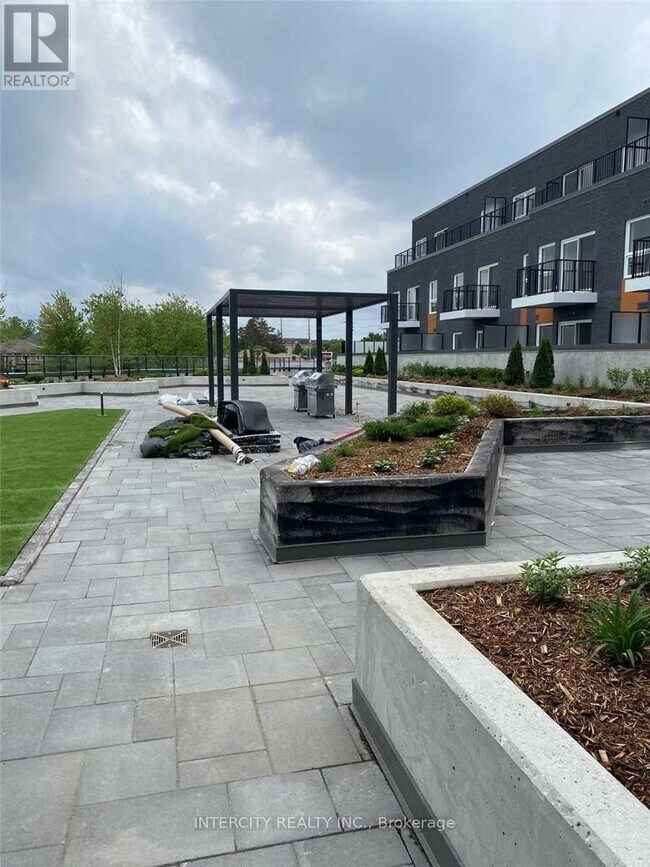 430 Essa Rd in Barrie, ON - Building Photo - Building Photo