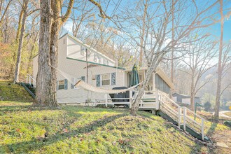 3745 Holmes Creek Rd in Smithville, TN - Foto de edificio - Building Photo