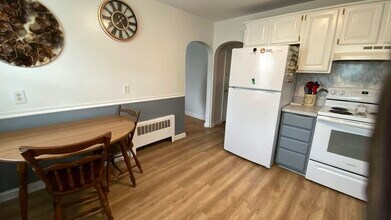 72 Holyoke St in Easthampton, MA - Foto de edificio - Building Photo