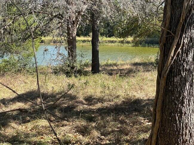 3037 County Road 329 in Lincoln, TX - Building Photo - Building Photo