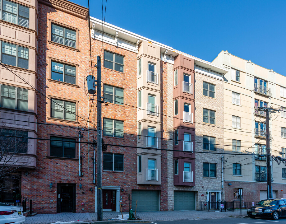 518 Grand St in Hoboken, NJ - Building Photo