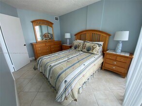 5401 Collins Ave, Unit 809 in Miami, FL - Foto de edificio - Building Photo