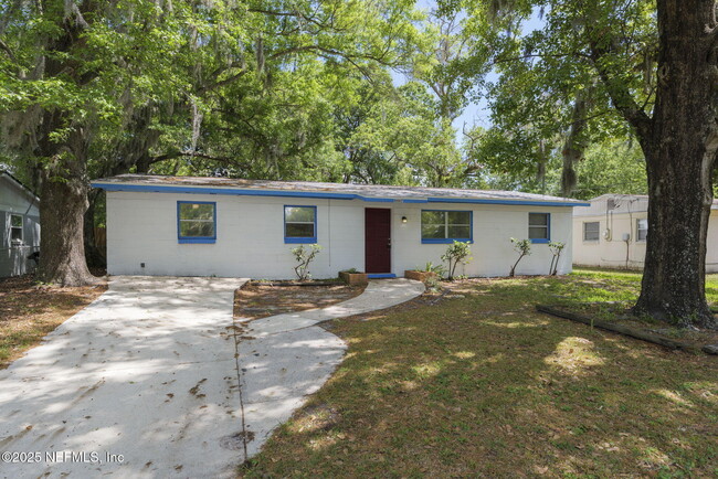 4447 Melvin Cir W in Jacksonville, FL - Building Photo - Building Photo