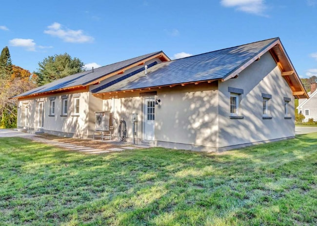 property at 7 Meadow Ln
