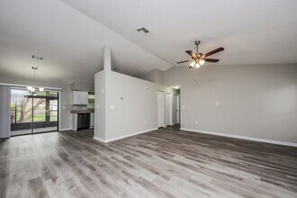 610 N Delmonte Ct in Kissimmee, FL - Foto de edificio - Building Photo