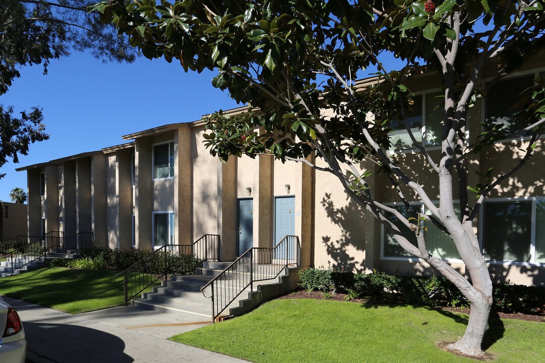 Barclay Square Apartments in San Diego, CA - Building Photo