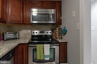 211 F St NE in Washington, DC - Building Photo - Building Photo