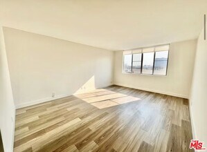 468 S Roxbury Dr in Beverly Hills, CA - Building Photo - Building Photo