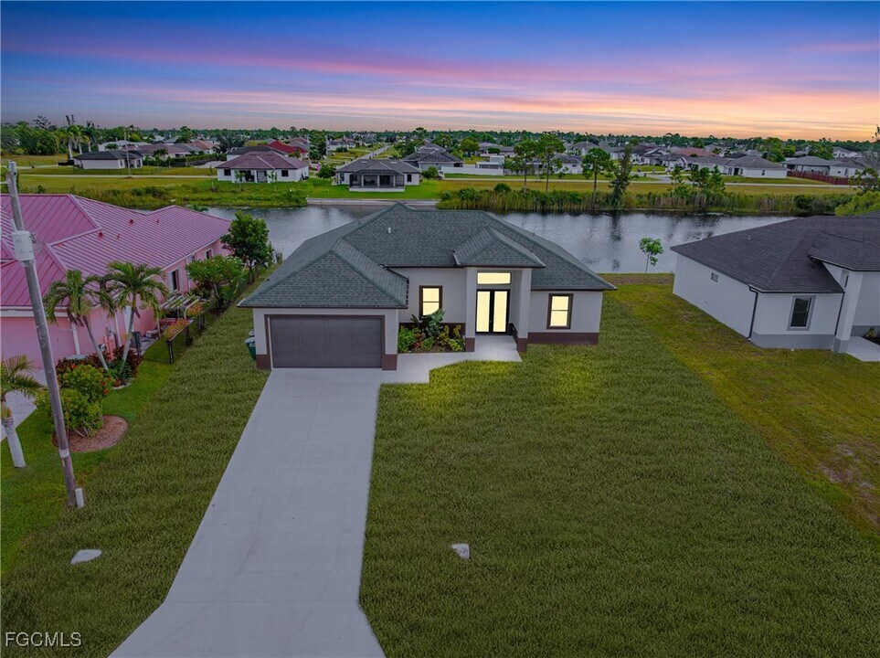 2511 NW 25th St in Cape Coral, FL - Building Photo