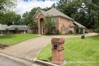 110 Little John Ln in Starkville, MS - Building Photo - Building Photo