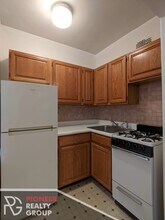 711 W Belmont Ave, Unit 310 in Chicago, IL - Foto de edificio - Building Photo