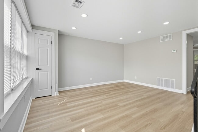 2445 Harriet Ave in Baltimore, MD - Building Photo - Building Photo