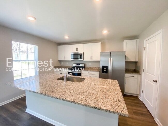 21 Valiant Ct in Fredericksburg, VA - Foto de edificio - Building Photo