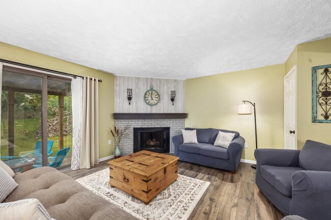 property at 6542 Bella Vista Dr NE