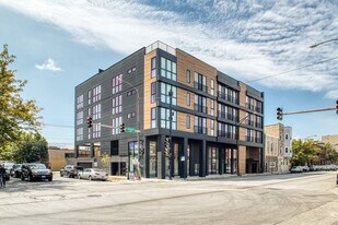 1801 W Grand Ave, Unit 403 in Chicago, IL - Building Photo