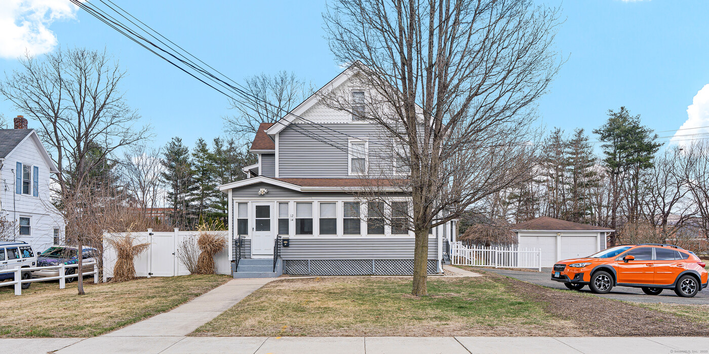 14 Pearl St in Plainville, CT - Building Photo