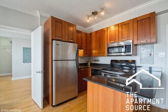 732 W Bittersweet Pl in Chicago, IL - Building Photo - Building Photo